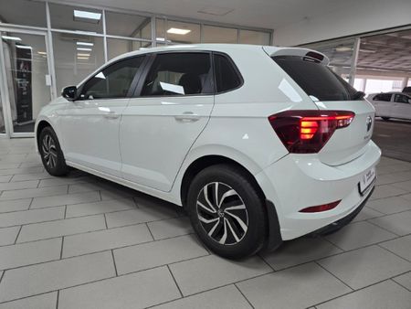 2024-Volkswagen-Polo-10-TSI_2