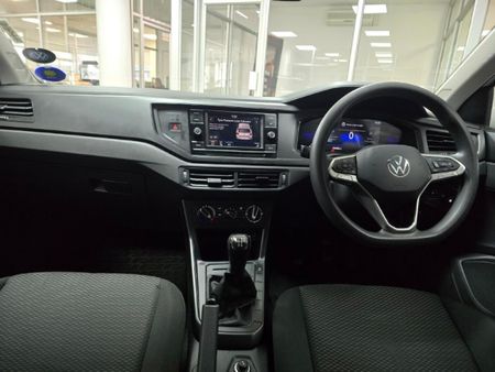 2024-Volkswagen-Polo-10-TSI_6