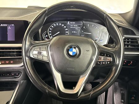 2021-BMW-3-Series-318i_10