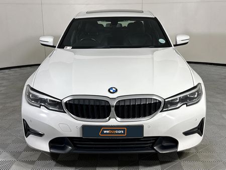 2021-BMW-3-Series-318i_13