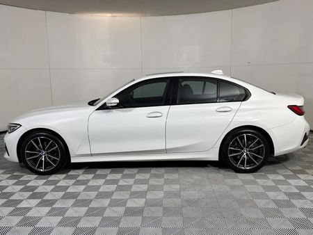 2021-BMW-3-Series-318i_17