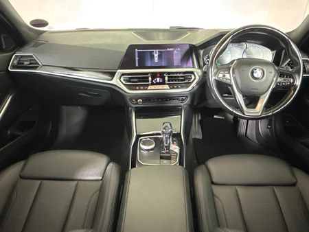 2021-BMW-3-Series-318i_1
