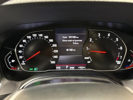 2021-BMW-3-Series-318i_2