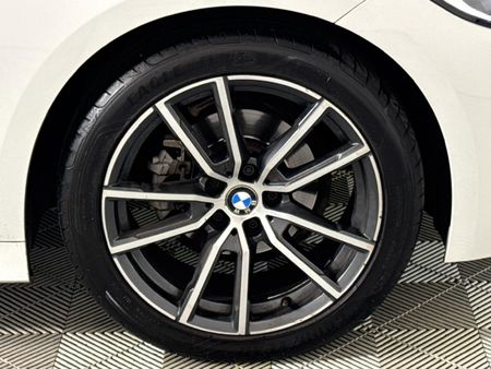 2021-BMW-3-Series-318i_5