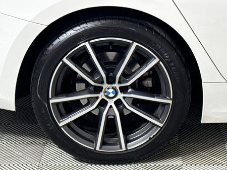 2021-BMW-3-Series-318i_6