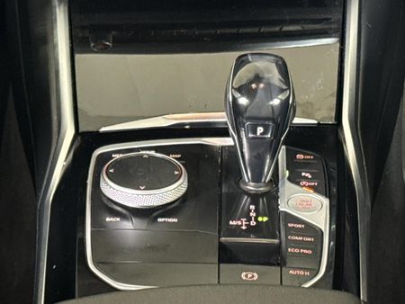 2021-BMW-3-Series-318i_8