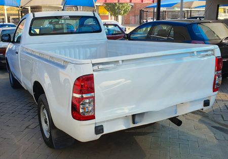 2010-Toyota-Hilux-20-VVTi-Single-Cab_2