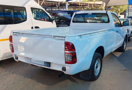 2010-Toyota-Hilux-20-VVTi-Single-Cab_3