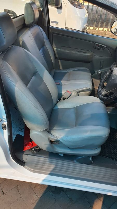 2010-Toyota-Hilux-20-VVTi-Single-Cab_5