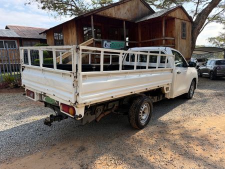 2017-Toyota-Hilux-24-GD-Single-Cab_2