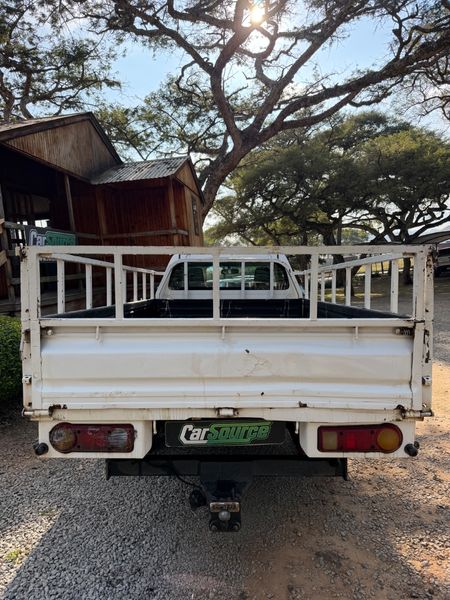 2017-Toyota-Hilux-24-GD-Single-Cab_3