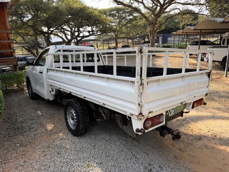 2017-Toyota-Hilux-24-GD-Single-Cab_4
