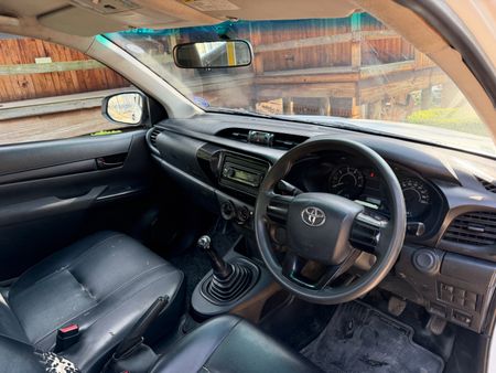 2017-Toyota-Hilux-24-GD-Single-Cab_5