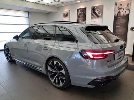 2019-Audi-RS4-Avant-quattro_10