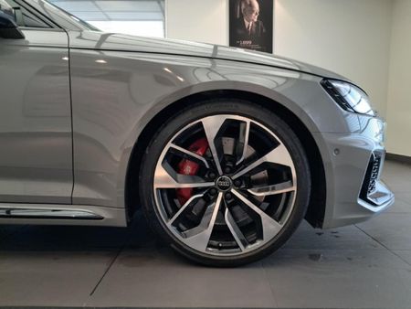 2019-Audi-RS4-Avant-quattro_11