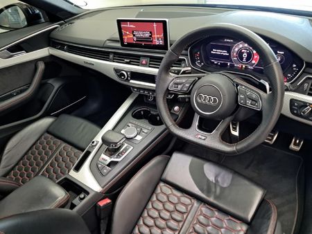 2019-Audi-RS4-Avant-quattro_16