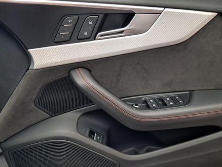 2019-Audi-RS4-Avant-quattro_23