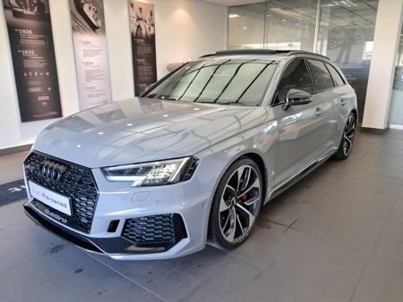 2019-Audi-RS4-Avant-quattro_2