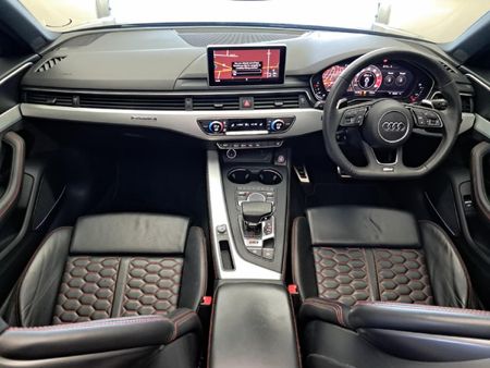 2019-Audi-RS4-Avant-quattro_30