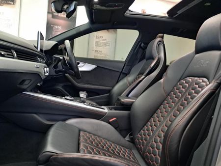 2019-Audi-RS4-Avant-quattro_8
