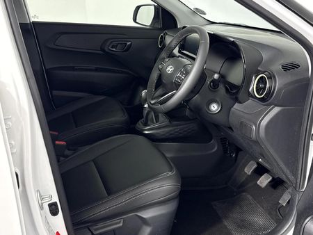2026-Hyundai-Exter-12-Executive_9