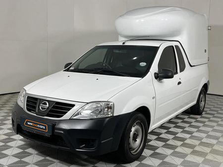 2021-Nissan-NP200-16_0