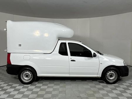 2021-Nissan-NP200-16_10