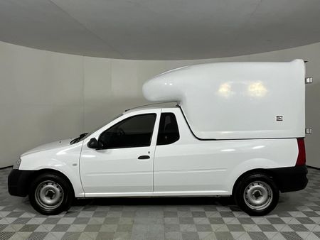 2021-Nissan-NP200-16_12