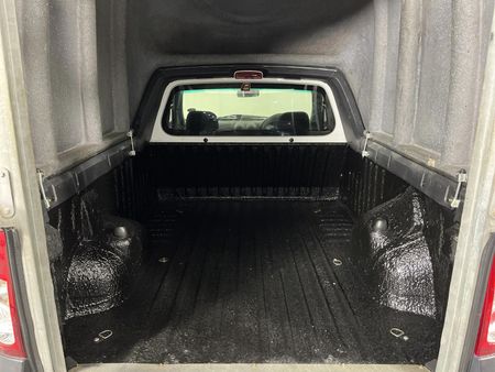 2021-Nissan-NP200-16_5