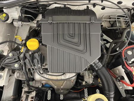 2021-Nissan-NP200-16_6
