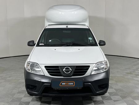 2021-Nissan-NP200-16_8