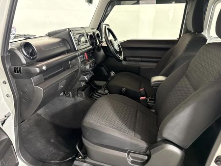 2022-Suzuki-Jimny-15-GL_6