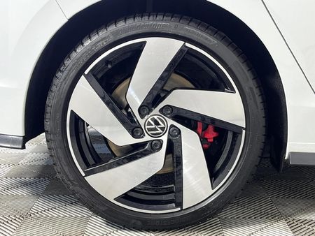 2024-Volkswagen-Golf-8-GTI-20-TSI-Auto_7