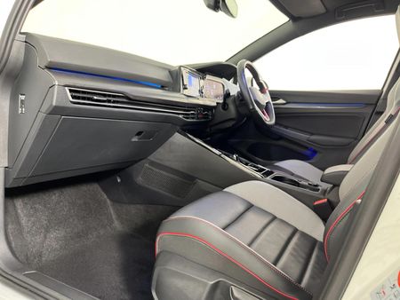 2024-Volkswagen-Golf-8-GTI-20-TSI-Auto_8