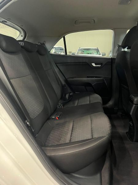 2018-Kia-Rio-12-5-dr_12