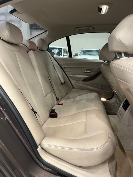 2014-BMW-3-Series-320d-Modern-Auto_12