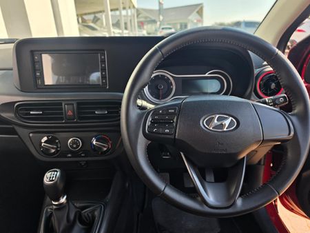 2022-Hyundai-Grand-i10-10-Fluid_9