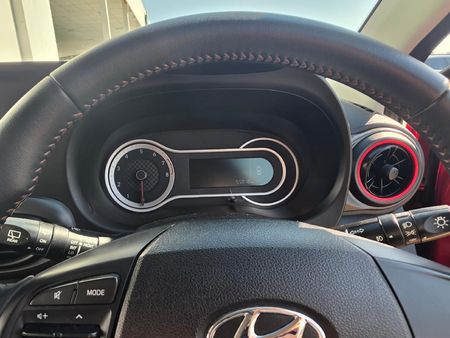 2022-Hyundai-Grand-i10-10-Fluid_10