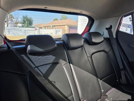 2022-Hyundai-Grand-i10-10-Fluid_11