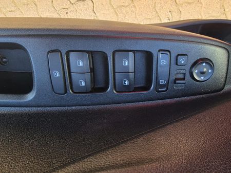 2022-Hyundai-Grand-i10-10-Fluid_12