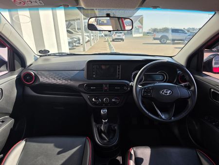2022-Hyundai-Grand-i10-10-Fluid_13