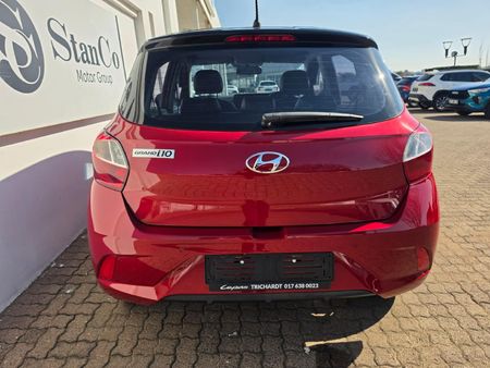 2022-Hyundai-Grand-i10-10-Fluid_2