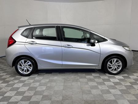 2016-Honda-Jazz-15-Elegance_14