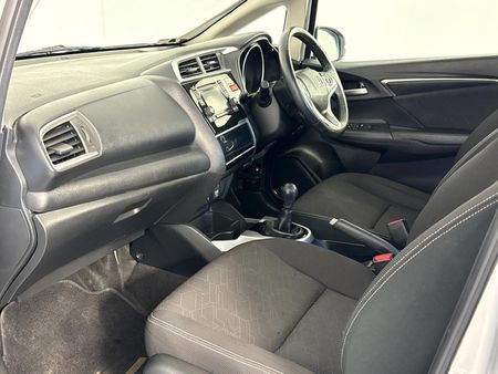 2016-Honda-Jazz-15-Elegance_8