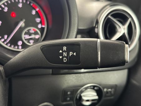 2013-Mercedes-Benz-B-Class-B-180-CDI-BE-Auto_10