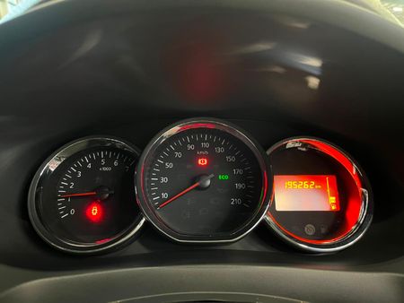 2016-Renault-Sandero-900T-Expression_10