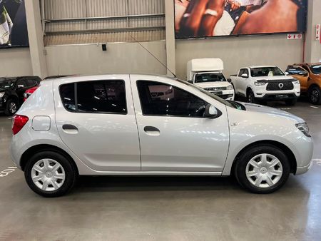 2016-Renault-Sandero-900T-Expression_7