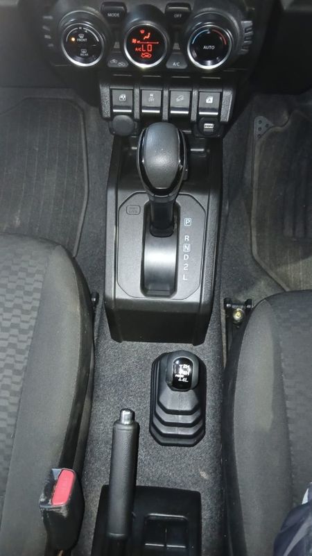 2022-Suzuki-Jimny-15-GLX-Auto_13