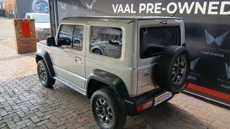 2022-Suzuki-Jimny-15-GLX-Auto_4