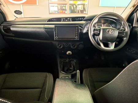 2023-Toyota-Hilux-24-GD-6-Raised-Body-Raider-Extended-Cab_10